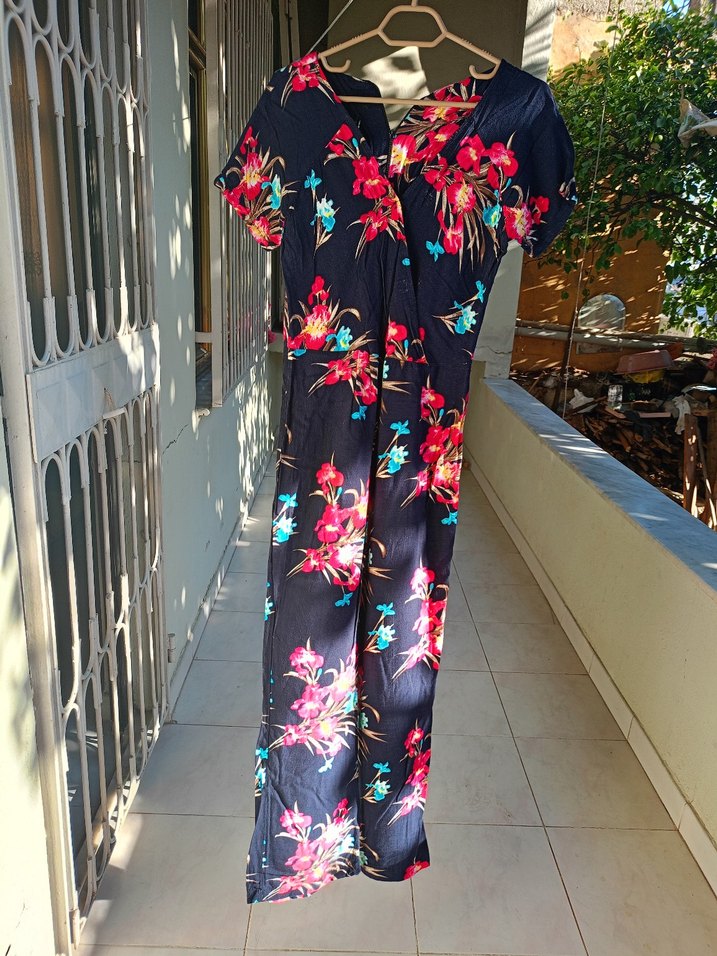 Çiçek Desenli V Yakalı Uzun Tulum - Görsel 2