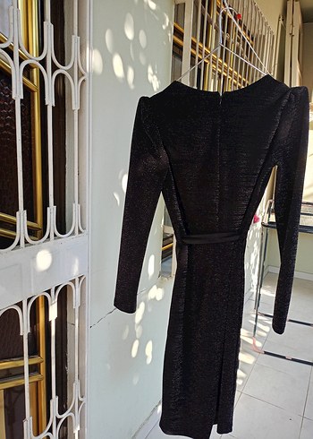 Uzun Siyah simli V Yaka Kemerli Abiye Elbise - Görsel 5