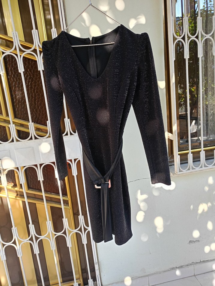 Uzun Siyah simli V Yaka Kemerli Abiye Elbise - Görsel 4