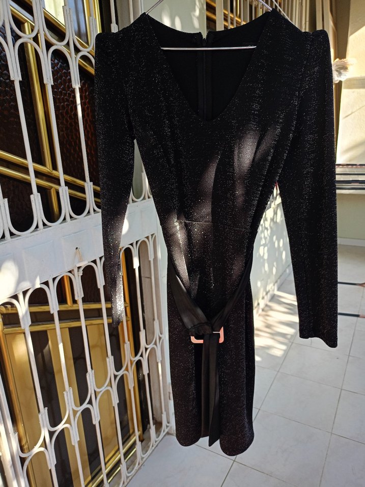 Uzun Siyah simli V Yaka Kemerli Abiye Elbise - Görsel 2