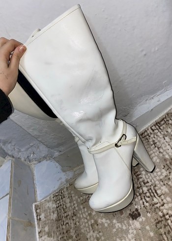 Beyaz Deri Tokalı İnce Topuklu Dizüstü Çizme - Görsel 2