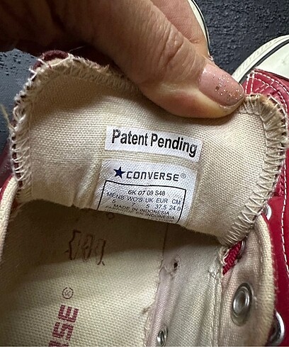 37,5 Beden kırmızı Renk Bağcıksız converse