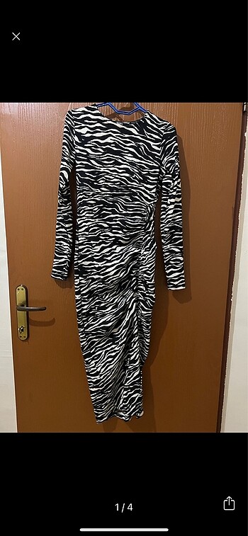 Bershka yırtmaçlı elbise