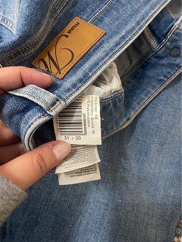 31 Beden mavi Renk Mavi jean