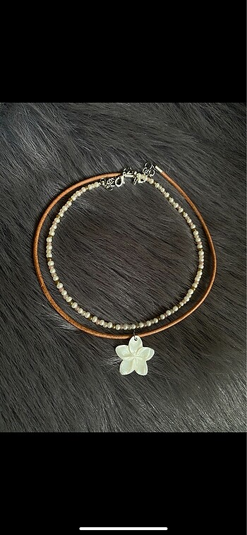 American Vintage Sedef Carving Deri İpli Choker Kolye