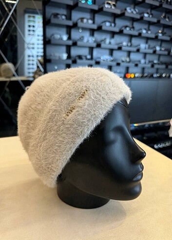 Beden Miu Miu Hat