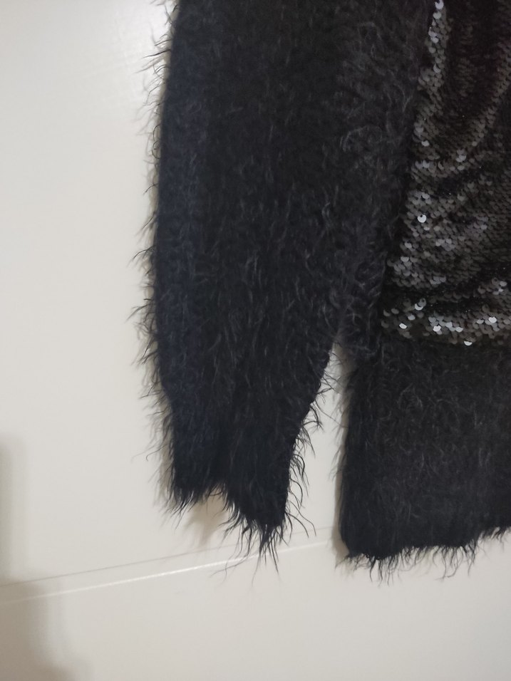 Siyah Kürklü Uzun Kollu Kadın Kazak - Görsel 4