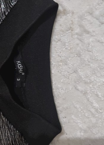 Kadın Pilili Siyah Gri kısa kollu parlak bluz.. - Görsel 3