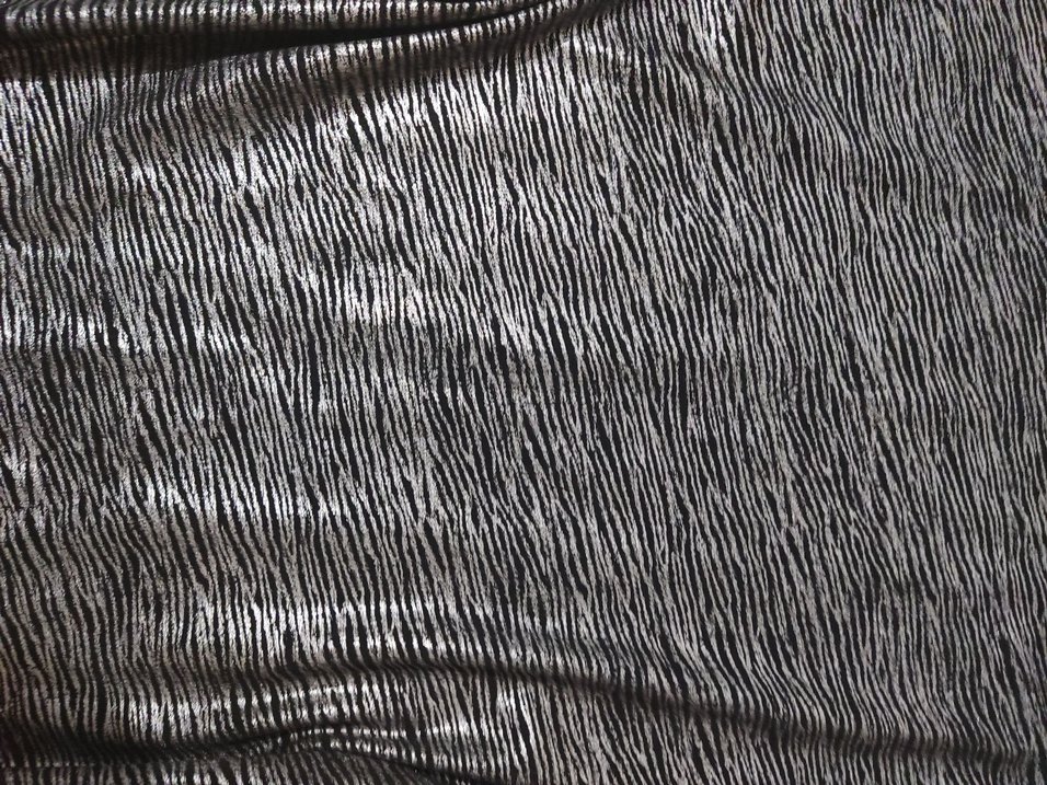 Kadın Pilili Siyah Gri kısa kollu parlak bluz.. - Görsel 2