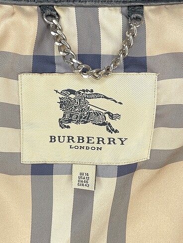 42 Beden siyah Renk Burberry Deri Ceket %70 İndirimli.