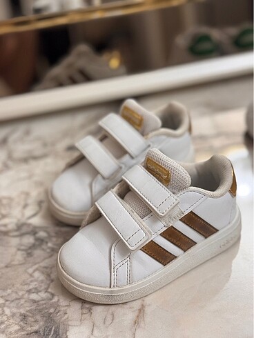 Adidas ayakkabı