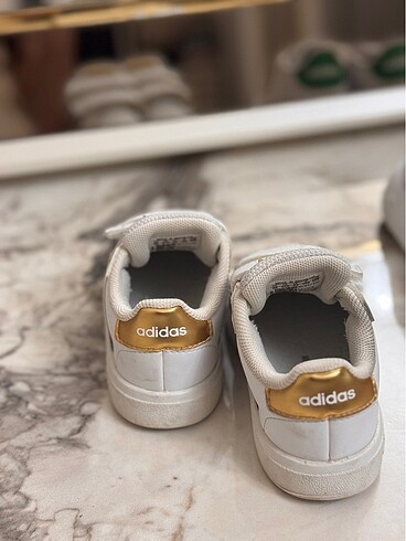 22 Beden Adidas ayakkabı