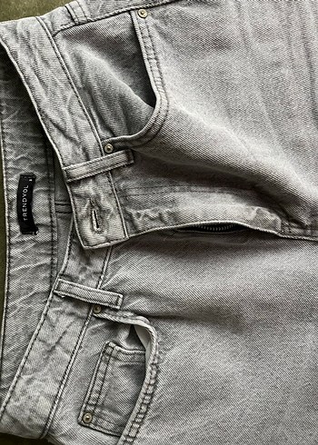 Gri Düğmeli Kadın Denim Pantolon