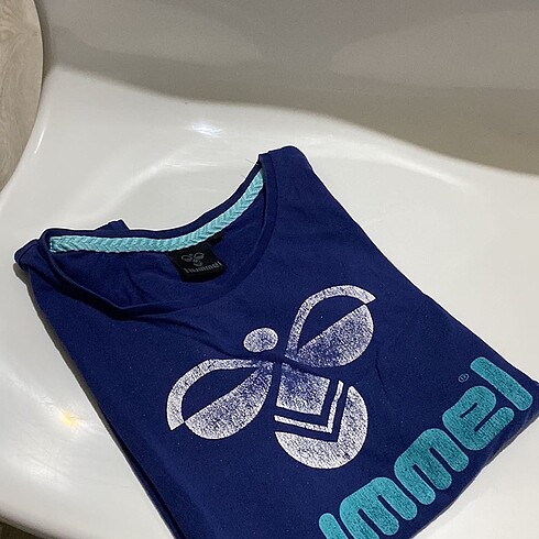 hummel xs t shirt