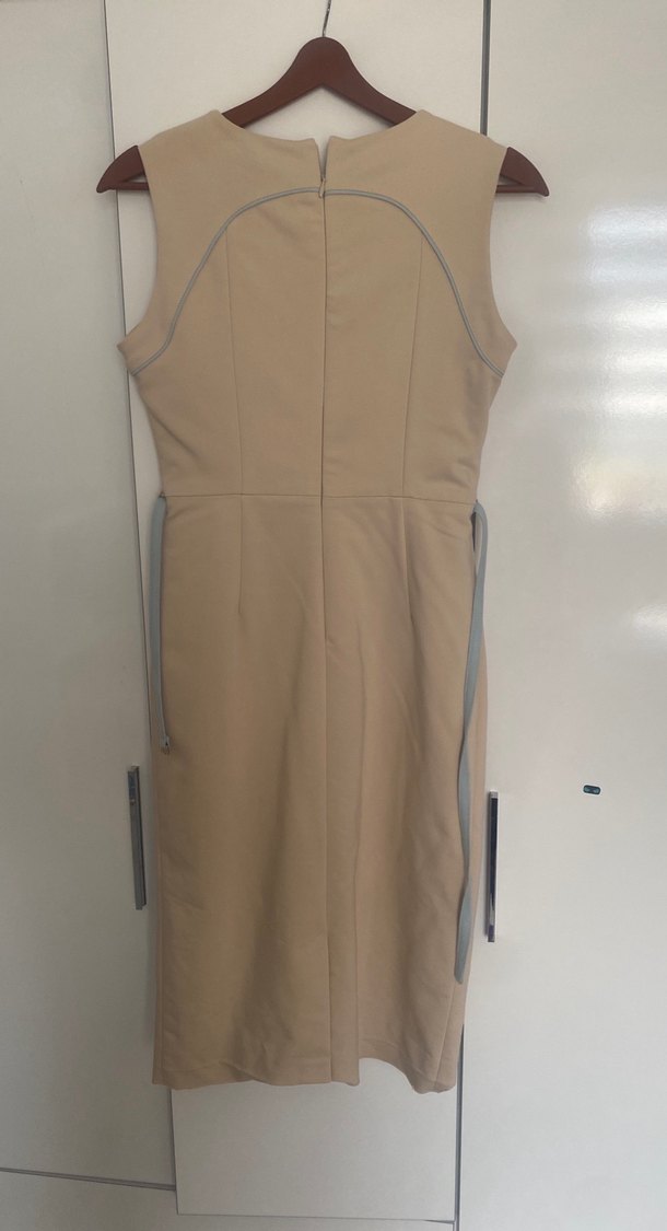 Bej Midi Kemerli V Yaka Kolsuz kalem Chima marka Elbise - Görsel 3