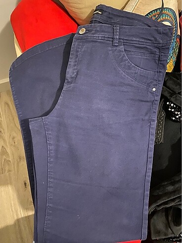 LCW // lacivert Kot Pantolon. Beden hakkında bilgi verilir.