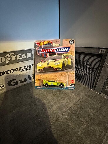 HOTWHEELS PREMİUM ASTON MARTİN