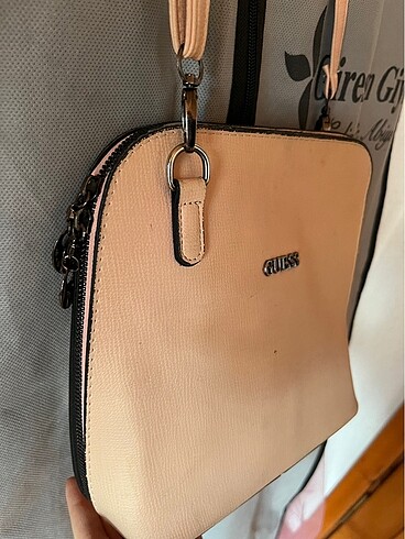 Guess Guess canta