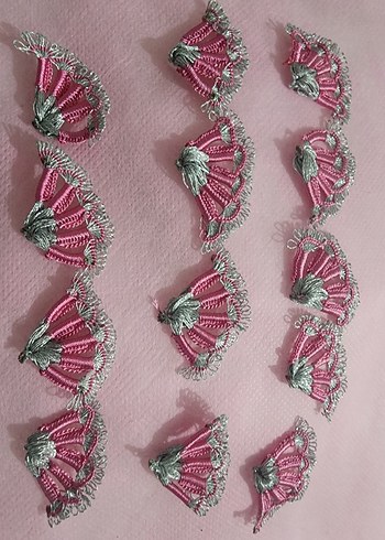 Pembe ve Gümüş Renkli Namaz Başaörtüsü Oyaları - Görsel 2