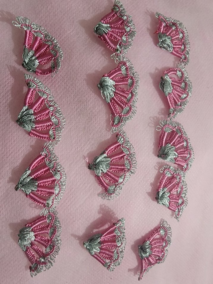 Pembe ve Gümüş Renkli Namaz Başaörtüsü Oyaları - Görsel 2