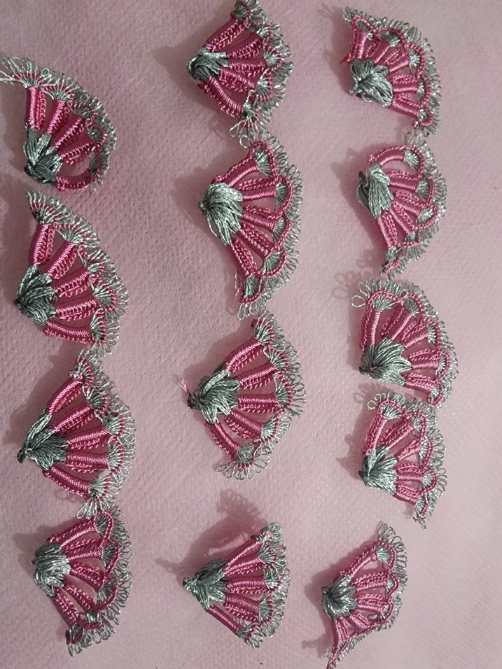 Pembe ve Gümüş Renkli Namaz Başaörtüsü Oyaları - Görsel 4