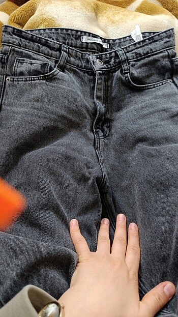 Jean siyah pantolon ürün çok güzel bir kumaşı var 