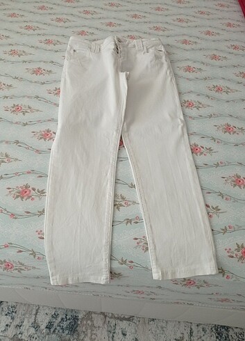 26 Beden beyaz Renk Mavi marka jeans 