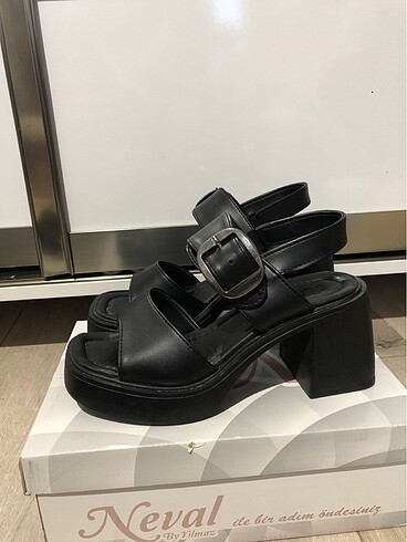 Diğer Bratz model Kalın Taban Topuklu