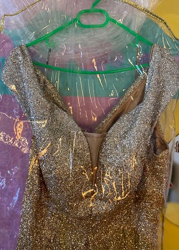 Parıltılı V Yaka Uzun Altın Abiye Elbise - Görsel 4