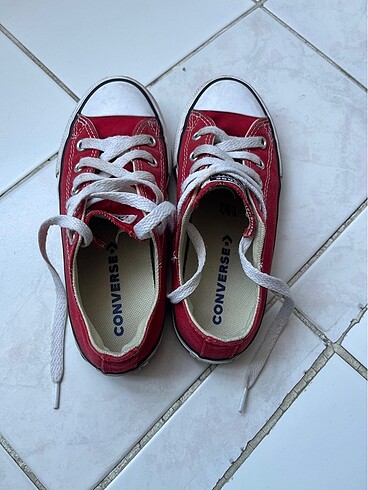 31 Beden kırmızı Renk Converse Ayakkabı