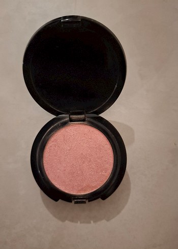 Farmasi açık pembe yansımalı allık - Görsel 3