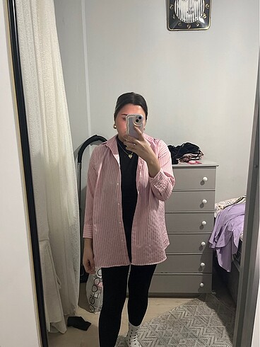 Pembe çizgili gömlek