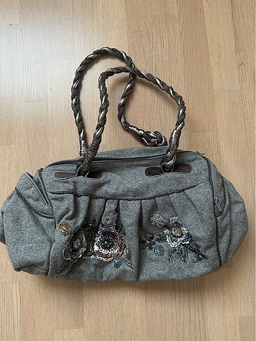Accessories işlemeli çanta