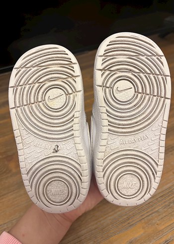 23 Beden beyaz Renk Nike court low Spor Ayakkabı