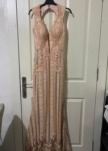 Dantel İşlemeli V Yakalı Uzun Abiye Elbise - Görsel 4