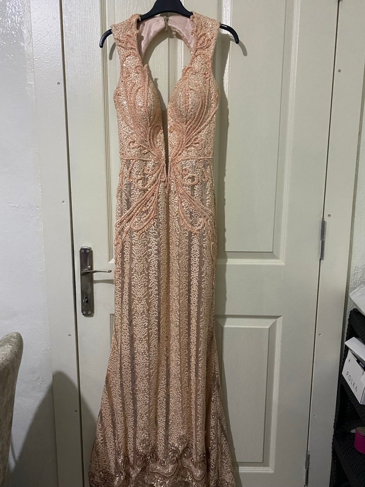 Dantel İşlemeli V Yakalı Uzun Abiye Elbise - Görsel 4