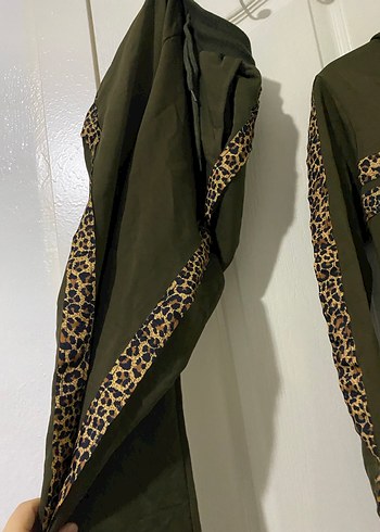 Haki 
Kapüşonlu Yılan Desenli Sweatshirt - Görsel 3