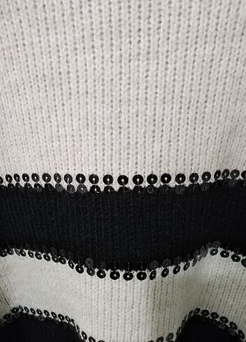 Siyah ve krem renkli pullu kazak - Görsel 6