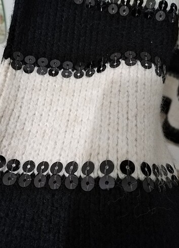 Siyah ve krem renkli pullu kazak - Görsel 8
