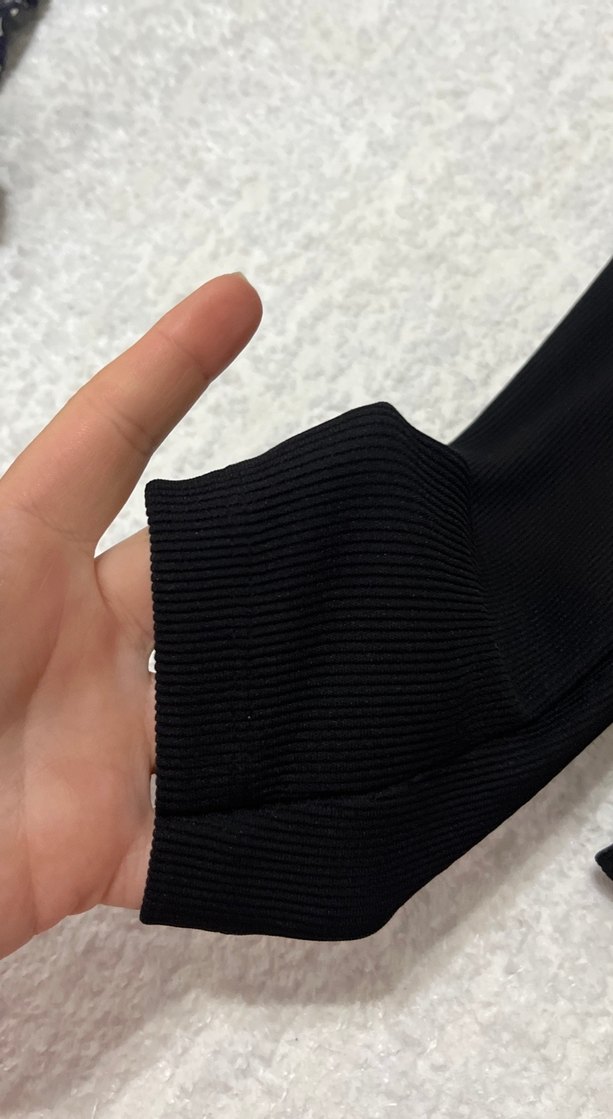 Siyah V Yaka Uzun Kollu Kadın Bluz - Görsel 3