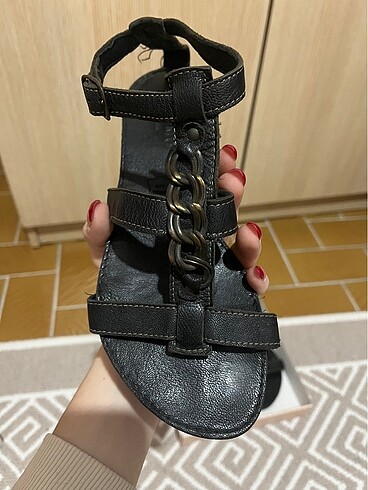 Diğer Siyah Deri Sandalet