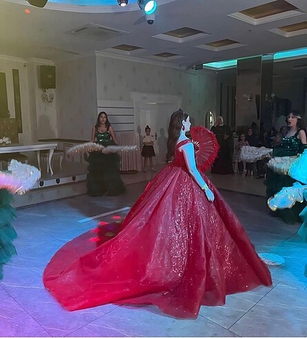 m Beden kırmızı Renk Kına Kıyafeti Abiye