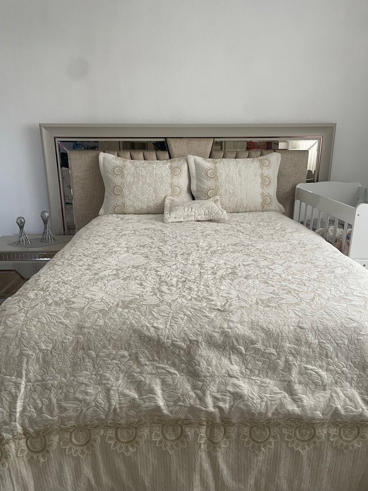 İşlemeli BeyazYatak Örtüsü - Görsel 2