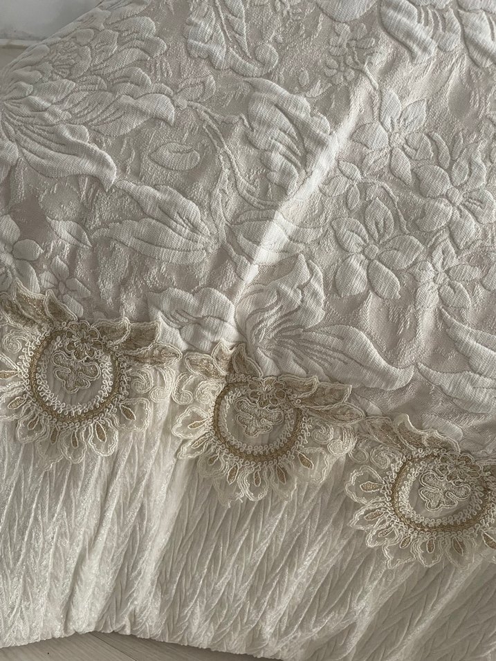 İşlemeli BeyazYatak Örtüsü - Görsel 4