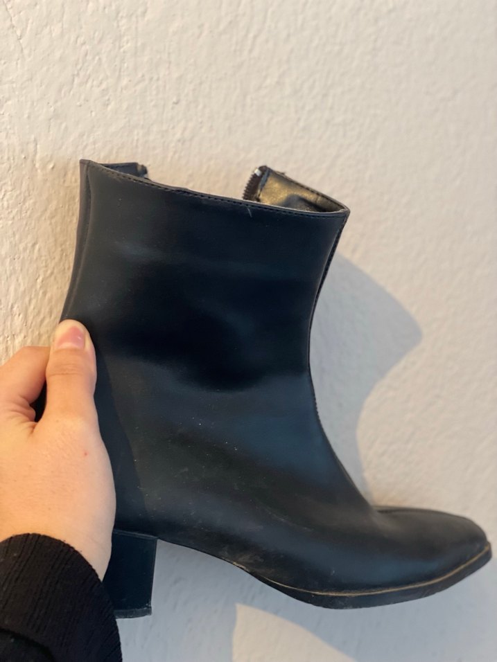 Siyah Minimalist Kadın Topuklu Bot - Görsel 3