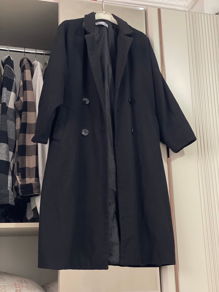 Siyah Düğmeli Uzun Kaban - Görsel 3