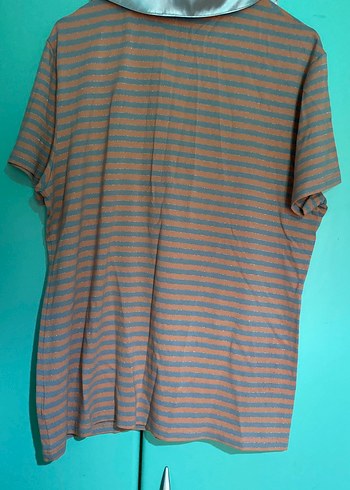 Düğmeli, kısa kollu kadın tişörtü - Görsel 3