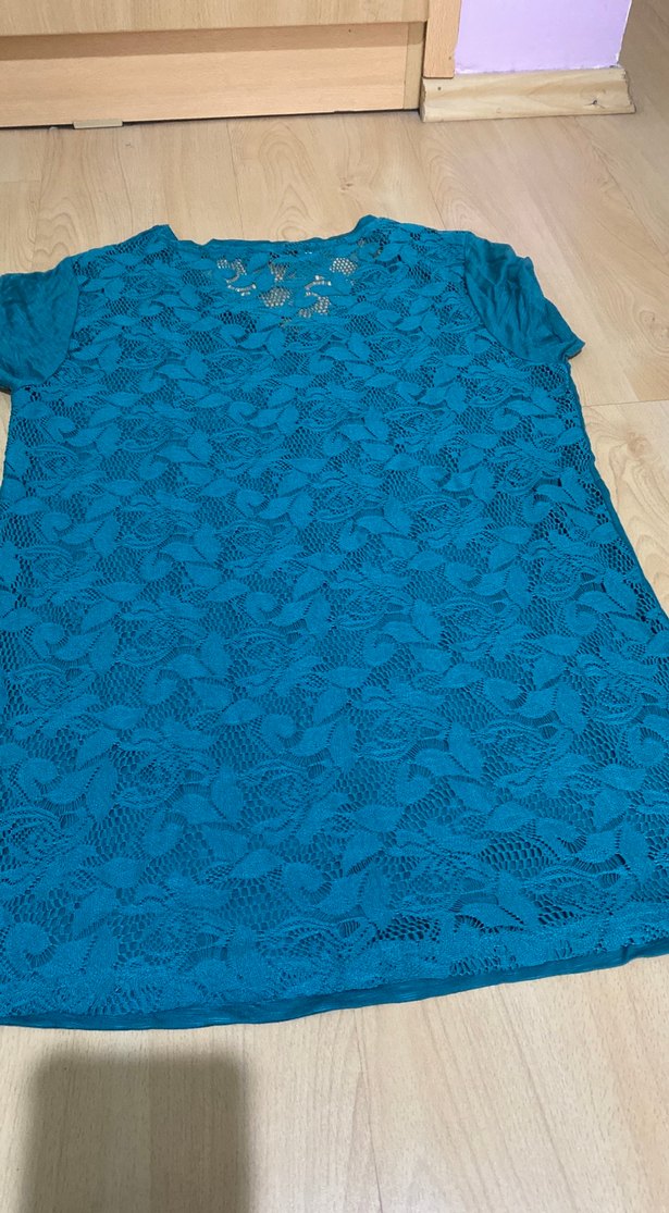 Turkuaz V Yaka Kısa Kollu Payetli Bluz - Görsel 3