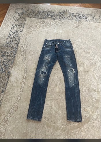 DSquared2 Koyu Mavi Dar Kesim Yikamali Denim Jean