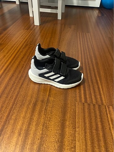 Adidas marka siyah 30 numara ayakkabı